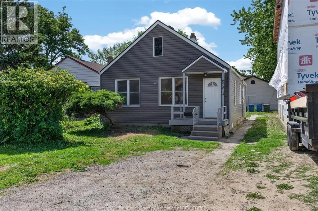 693 South Pacific Windsor ON N8X 2X1