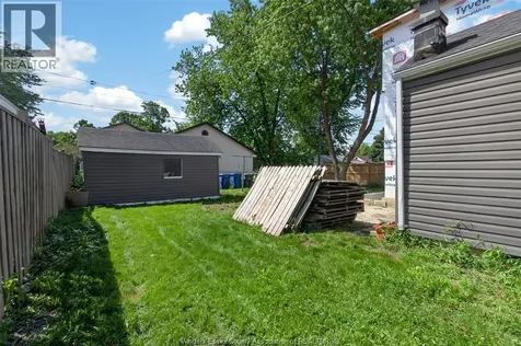693 South Pacific Windsor ON N8X 2X1
