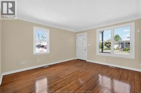 693 South Pacific Windsor ON N8X 2X1