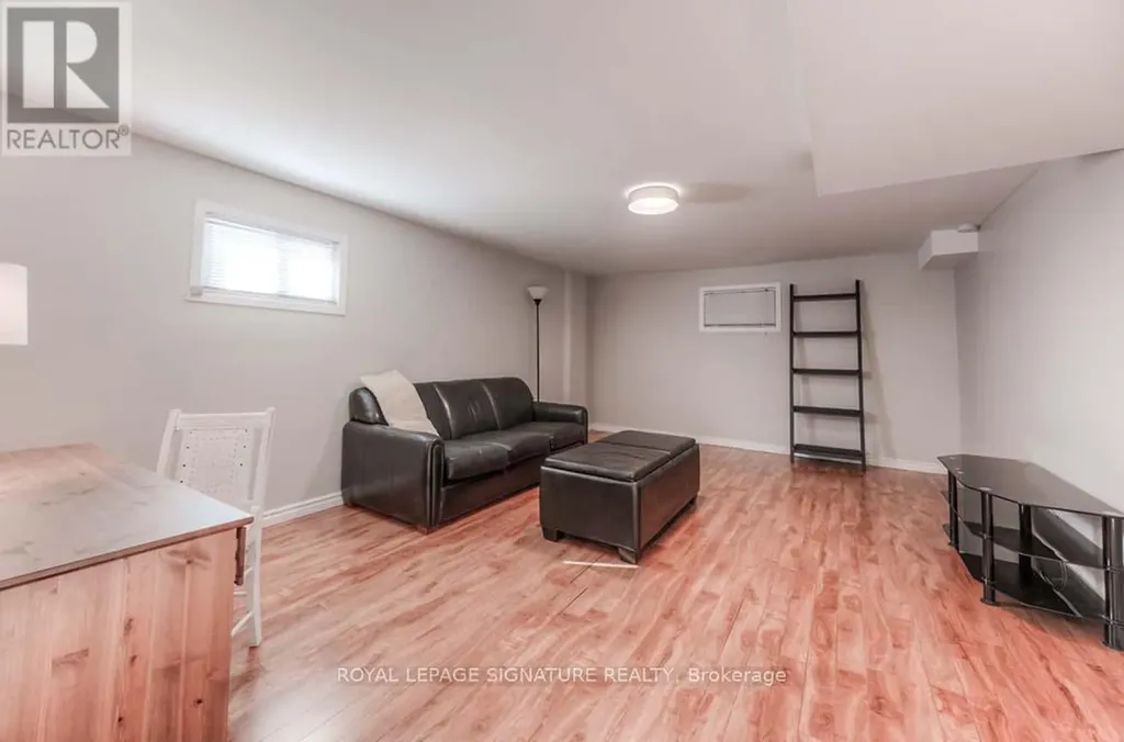 28 Coach Hill Drive Kitchener ON N2E 1P4