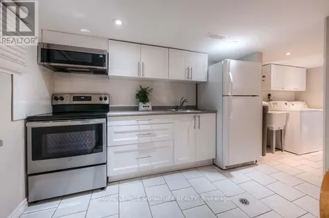 28 Coach Hill Drive Kitchener ON N2E 1P4