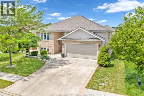 1045 Clover Avenue Windsor ON N8P 1V8
