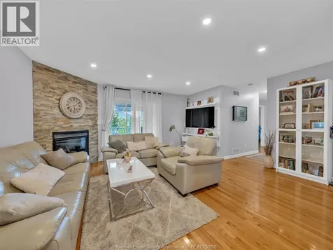 1045 Clover Avenue Windsor ON N8P 1V8