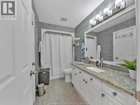 1045 Clover Avenue Windsor ON N8P 1V8