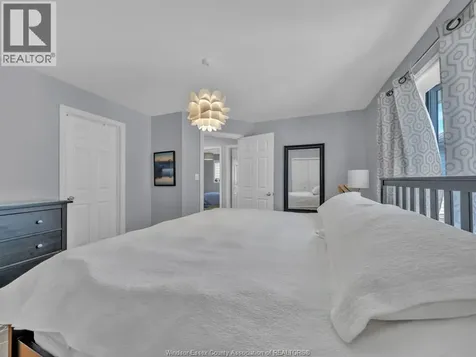 1045 Clover Avenue Windsor ON N8P 1V8