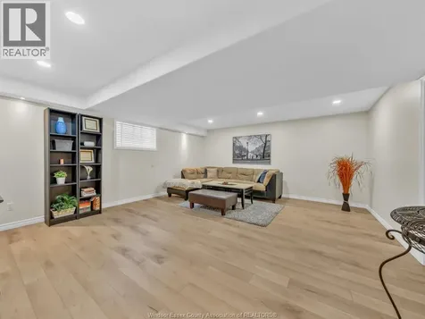 1045 Clover Avenue Windsor ON N8P 1V8
