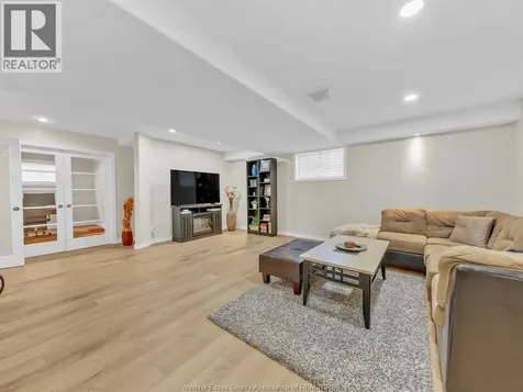 1045 Clover Avenue Windsor ON N8P 1V8