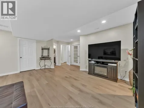 1045 Clover Avenue Windsor ON N8P 1V8