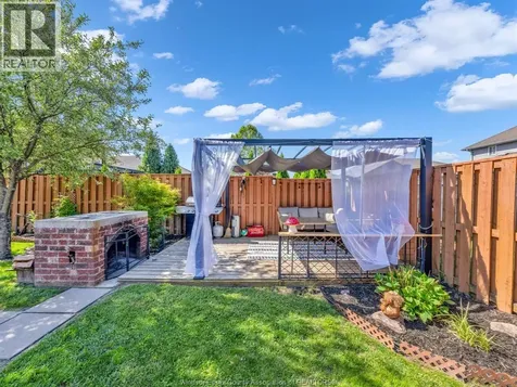 1045 Clover Avenue Windsor ON N8P 1V8