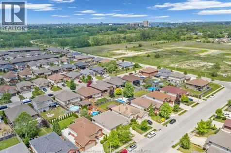 1045 Clover Avenue Windsor ON N8P 1V8