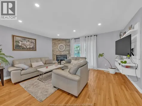 1045 Clover Avenue Windsor ON N8P 1V8