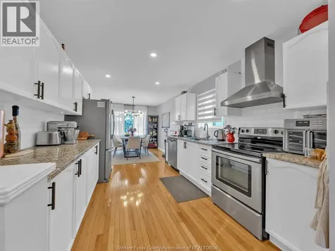 1045 Clover Avenue Windsor ON N8P 1V8