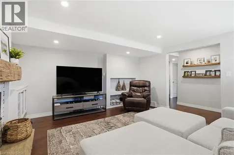92 Watt Avenue Welland ON L3B 1J4