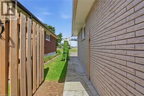 92 Watt Avenue Welland ON L3B 1J4