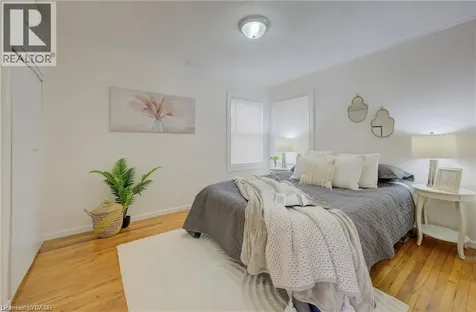 73 East 33rd Street Hamilton ON L8V 3T3