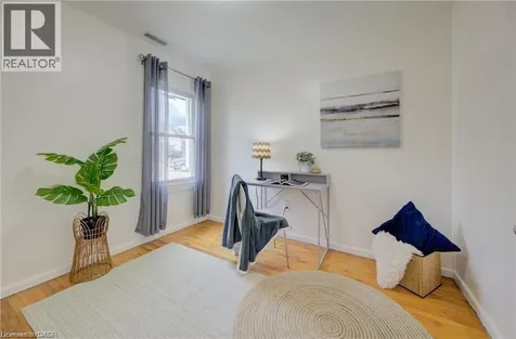 73 East 33rd Street Hamilton ON L8V 3T3