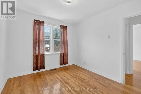 944 Eve Street Ottawa ON K1K 3R4