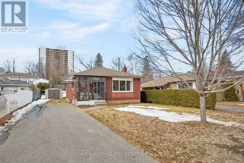944 Eve Street Ottawa ON K1K 3R4