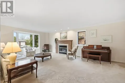 20 Halldorson Crescent Ottawa ON K2K 2C7