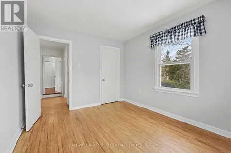 5 Arundel Avenue Ottawa ON K1K 0B1