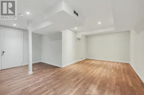 5 Arundel Avenue Ottawa ON K1K 0B1