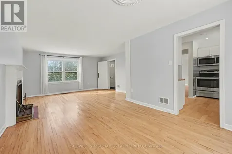 5 Arundel Avenue Ottawa ON K1K 0B1