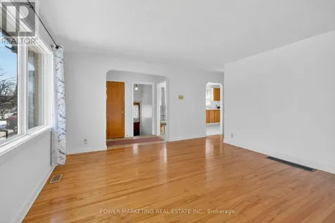 944 Eve Street Ottawa ON K1K 3R4