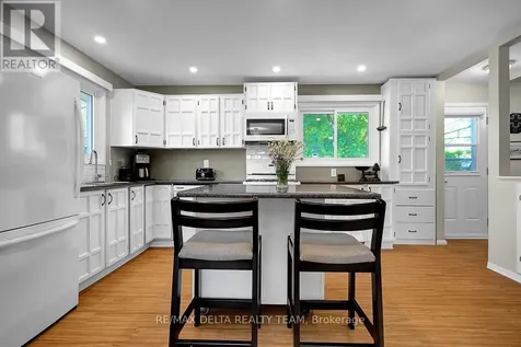 478 Lawson Avenue Ottawa ON K1K 1R5