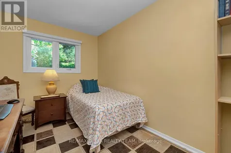 478 Lawson Avenue Ottawa ON K1K 1R5