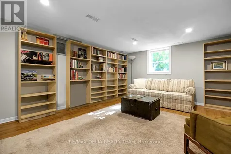 478 Lawson Avenue Ottawa ON K1K 1R5