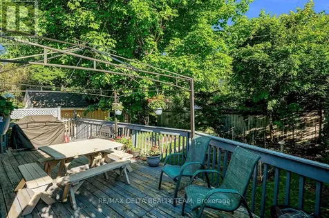 478 Lawson Avenue Ottawa ON K1K 1R5