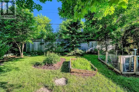 478 Lawson Avenue Ottawa ON K1K 1R5