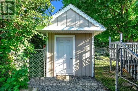 478 Lawson Avenue Ottawa ON K1K 1R5