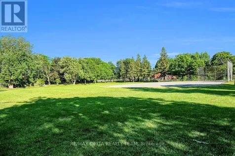 478 Lawson Avenue Ottawa ON K1K 1R5