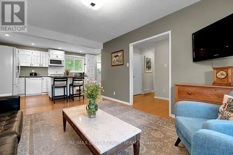 478 Lawson Avenue Ottawa ON K1K 1R5