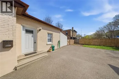 103 Queen Street Brantford ON N3T 3C1