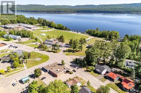 6 Hillcrest Avenue Deep River ON K0J 1P0