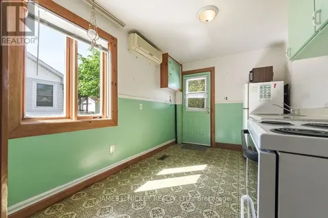 6 Hillcrest Avenue Deep River ON K0J 1P0