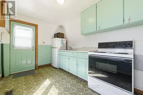 6 Hillcrest Avenue Deep River ON K0J 1P0