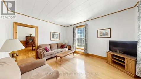 11 Marietta Street Uxbridge ON L9P 1K7