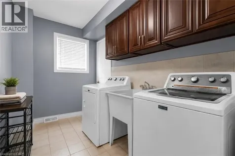 330 Margaret Avenue Stoney Creek ON L8E 2J4
