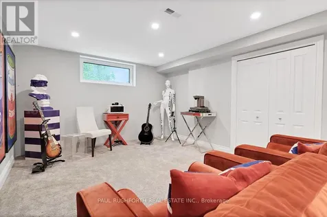 9 Coachman Crescent Ottawa ON K2S 1X8
