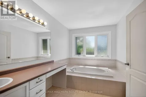 80 Scarlet Court Ottawa ON K1T 3R6
