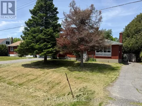 135 Oakridge Boulevard Ottawa ON K2G 2V1