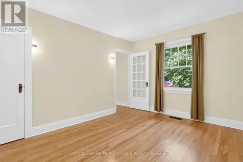18 Harvard Avenue Ottawa ON K1S 4Z3