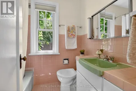 18 Harvard Avenue Ottawa ON K1S 4Z3