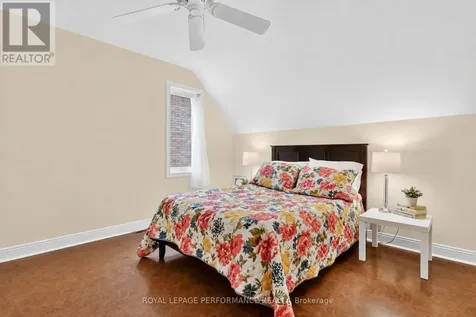 18 Harvard Avenue Ottawa ON K1S 4Z3