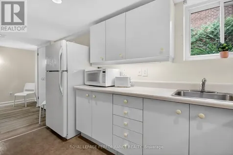 18 Harvard Avenue Ottawa ON K1S 4Z3