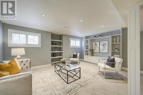 60 Buckle Crescent Aurora ON L4G 0T5