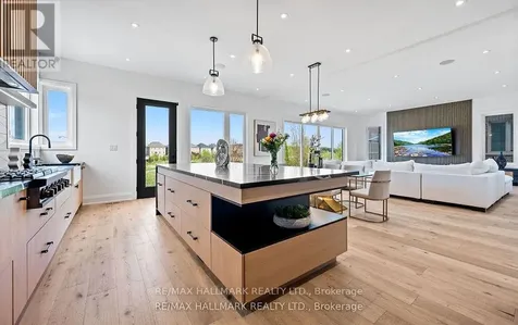 119 Pointon Street Aurora ON L4G 0G6